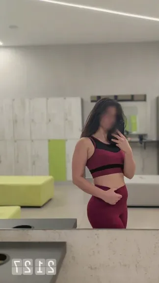 Amber, 28