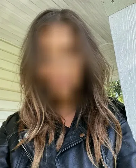 Anne, 32