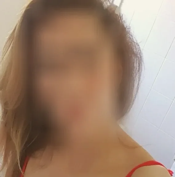 Anneke, 26