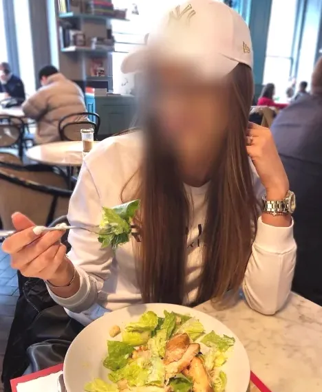 Bouchra, 32