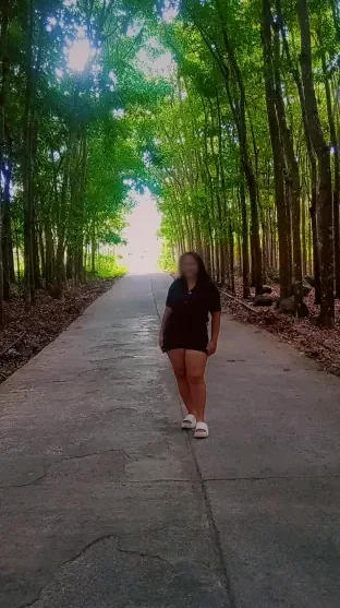 Chaima, 23