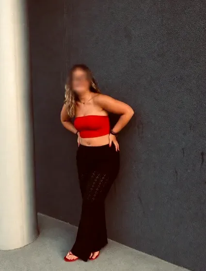 Chaima, 18