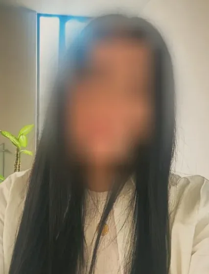 Demi, 37