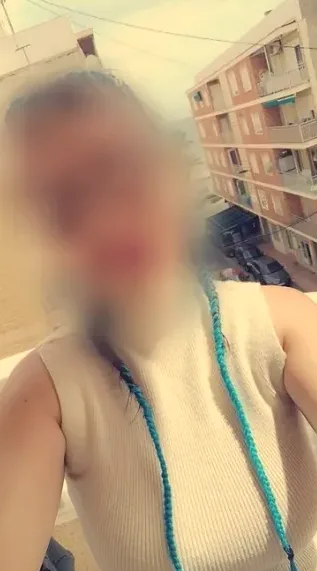 Ellen, 32