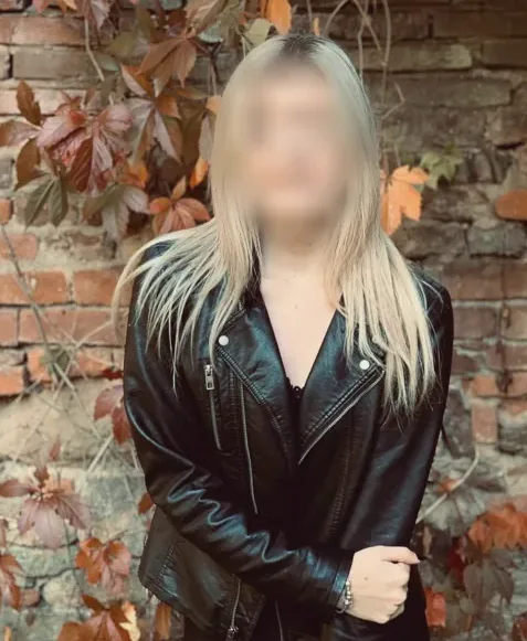 Ellen, 32