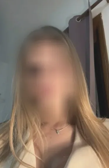 Eva, 22