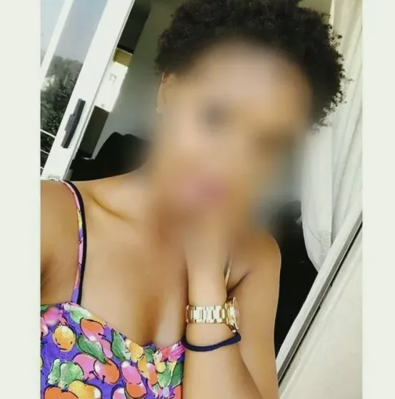 Eva, 25