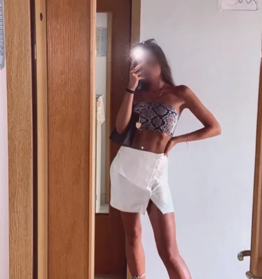 Fleur, 27