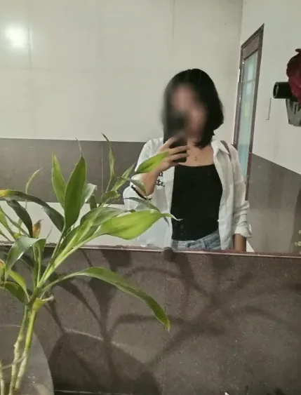 Isabel, 25
