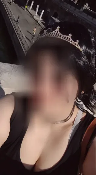 Julia, 40