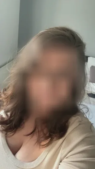 Nina, 36