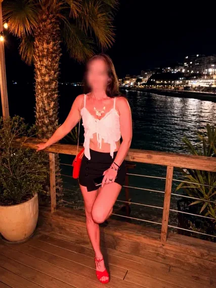 Sara, 34