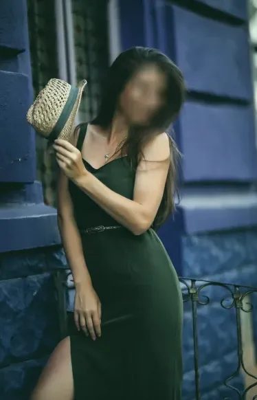 Yasmin, 31