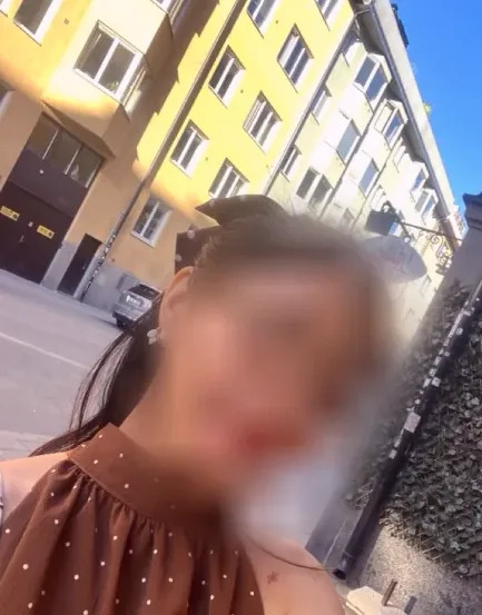 Zeynep, 26