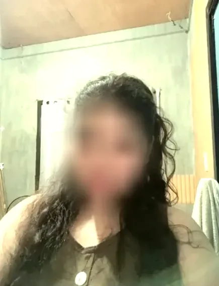Zeynep, 20