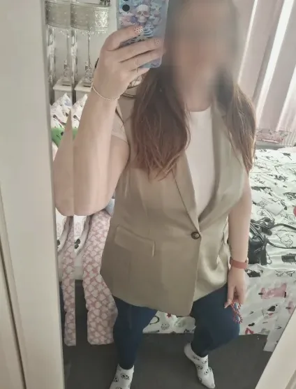 Zoe, 38